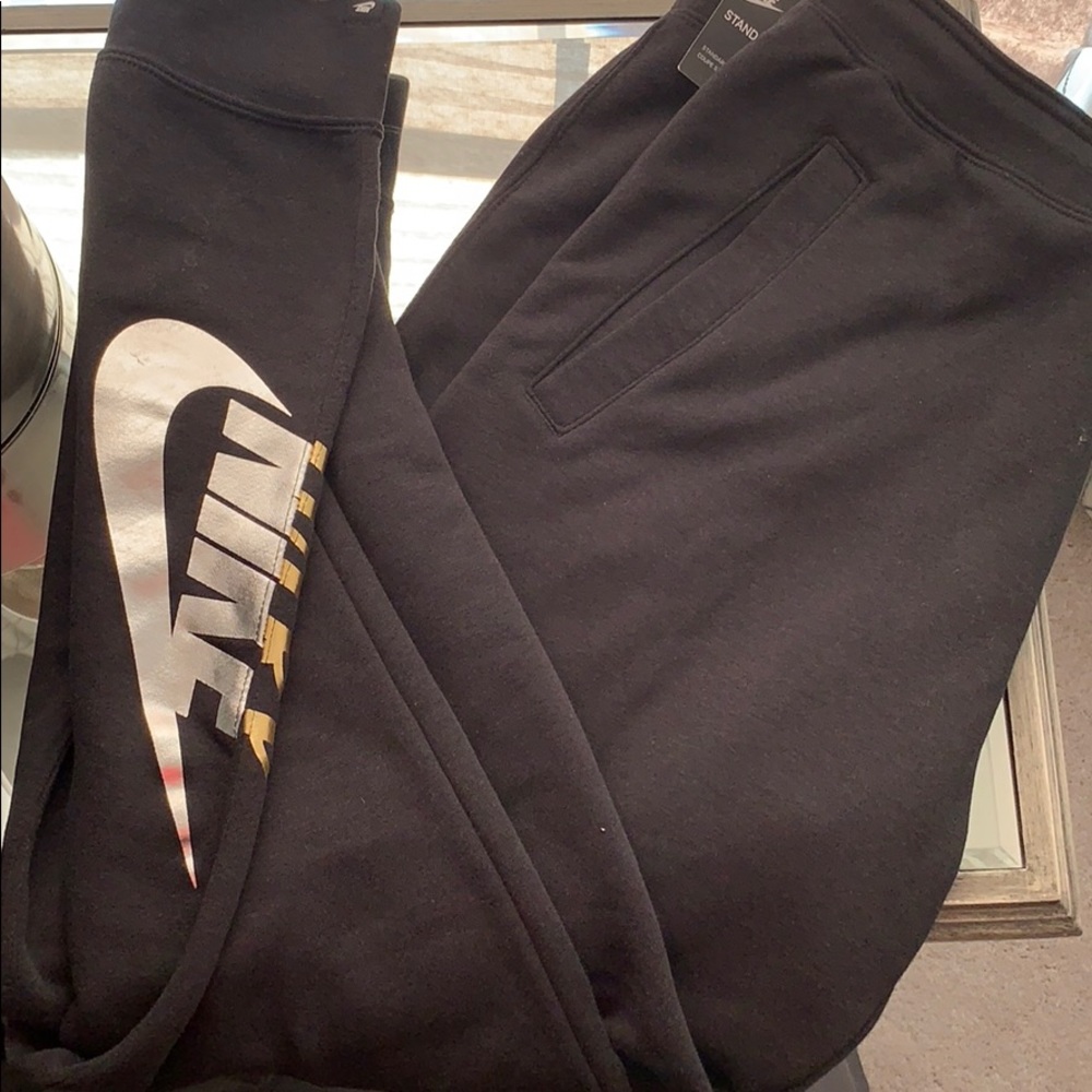NWT NIKE standard fit sweatpants